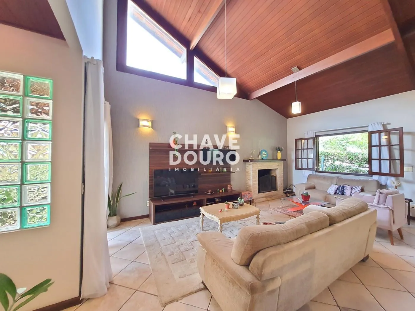 Imagem Linda casa no estilo colonial com lazer no centro da cidade!