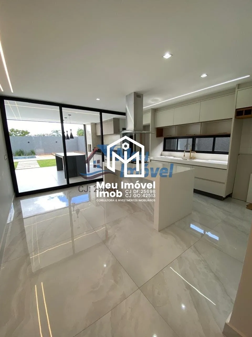 Imagem Casa 3 Quartos 3 Suítes 2 Vagas 255m² Piscina Closet