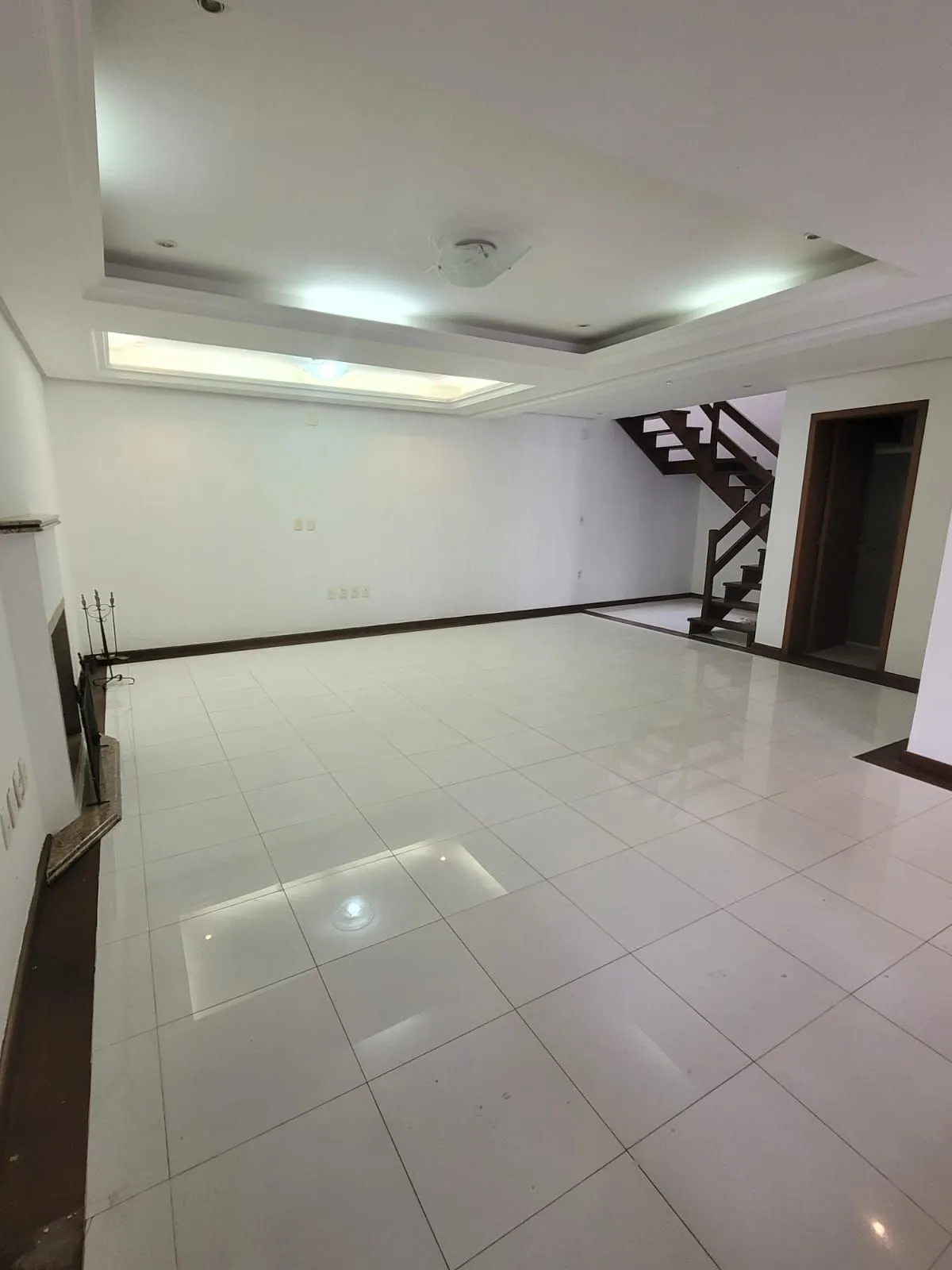 Imagem Casa no bairro Ipanema com 291 m² de área privativa e 8 garagens