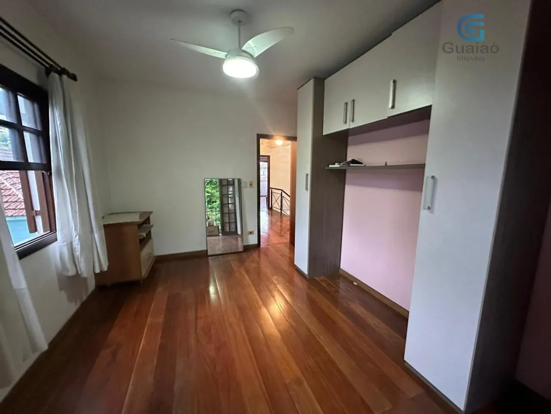 Imagem Vendo amplo sobrado, 05 dormitórios, Jd. Independência, São Vicente