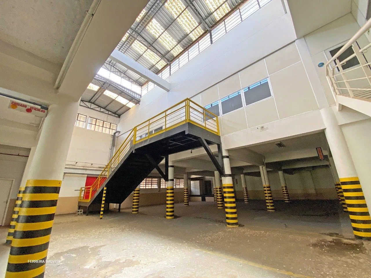 Imagem Predio para Venda - 2297m², 0 dormitórios, 20 vagas - Floresta