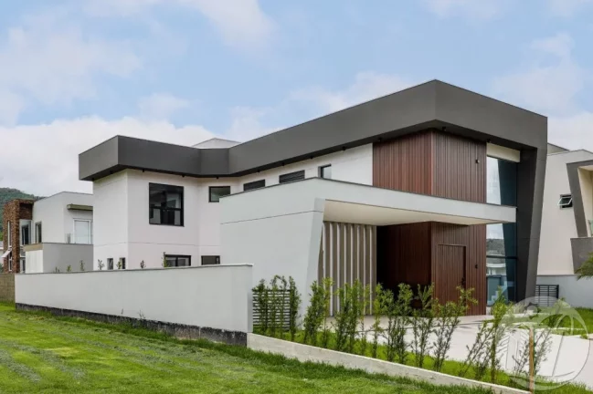 Imagem Linda casa no CALEDÔNIA em Camboriú com 1 Suíte Master + 3