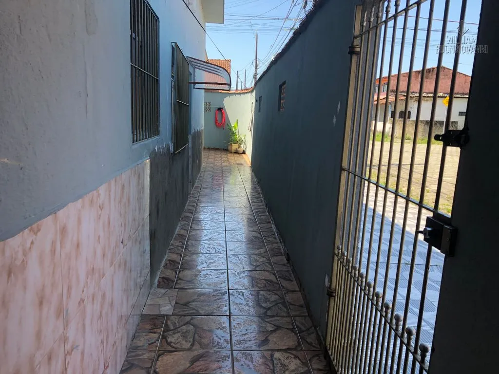 Imagem 2 casas e 1 galpão em Praia Grande, Baln. Maracanã a 300 mts da praia