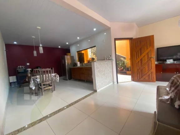 Foto do imóvel Sobrado com 3 dormitórios sendo 3 suítes, 5 banheiros, 2 vagas, com 223m² em Santo André