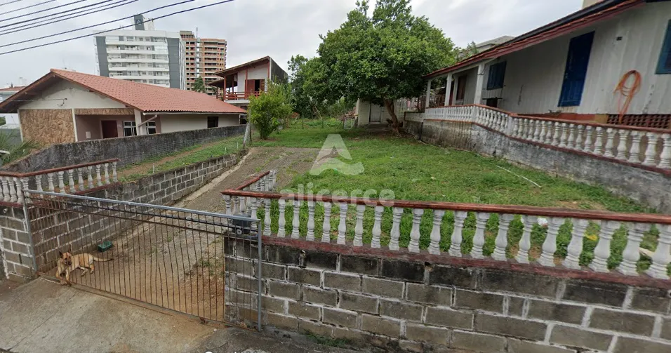 Terreno à venda com , 726,6m² em Barreiros São José
