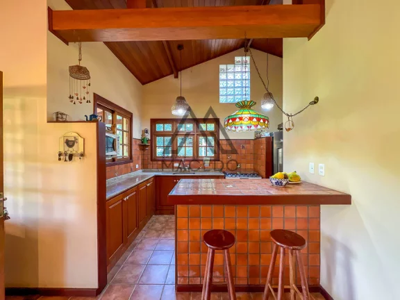 Imagem Casa típica da Granja Viana, em condomínio com mata Atlântica predominante. Propriedade exclusiva...