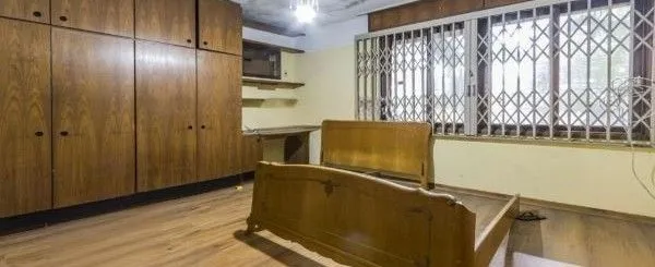 Imagem Casa sobrado no bairro Auxiliadora de 5 dormitórios e 4 vagas