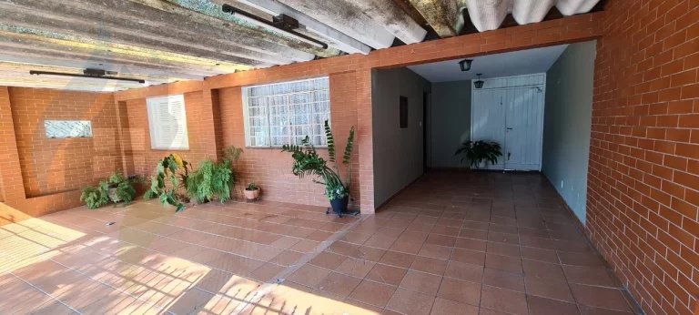 Imagem Casa de 3 dormitórios, 2 banheiros, 4 vagas, com 280m² em Jardim Silvestre, São Bernardo do Campo