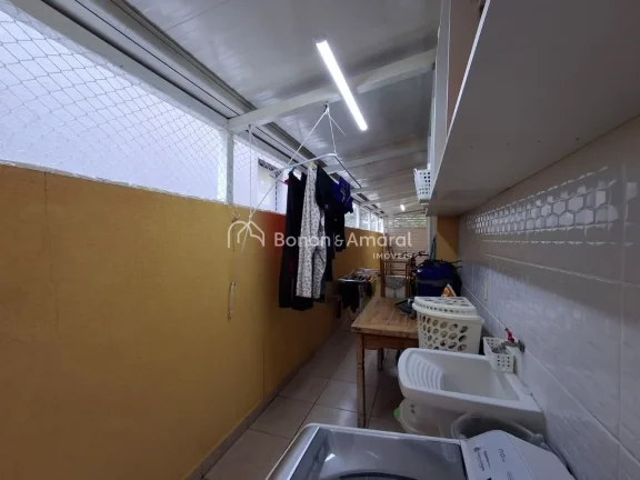 Imagem Sobrado grande e confortável com 3 quartos climatizados, e mais um cômodo reversível no primeiro ...