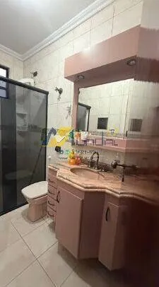 Imagem Casa Térrea Espaçosa com 3 Dormitórios, 2 Suítes e 4 Vagas no Bangu
