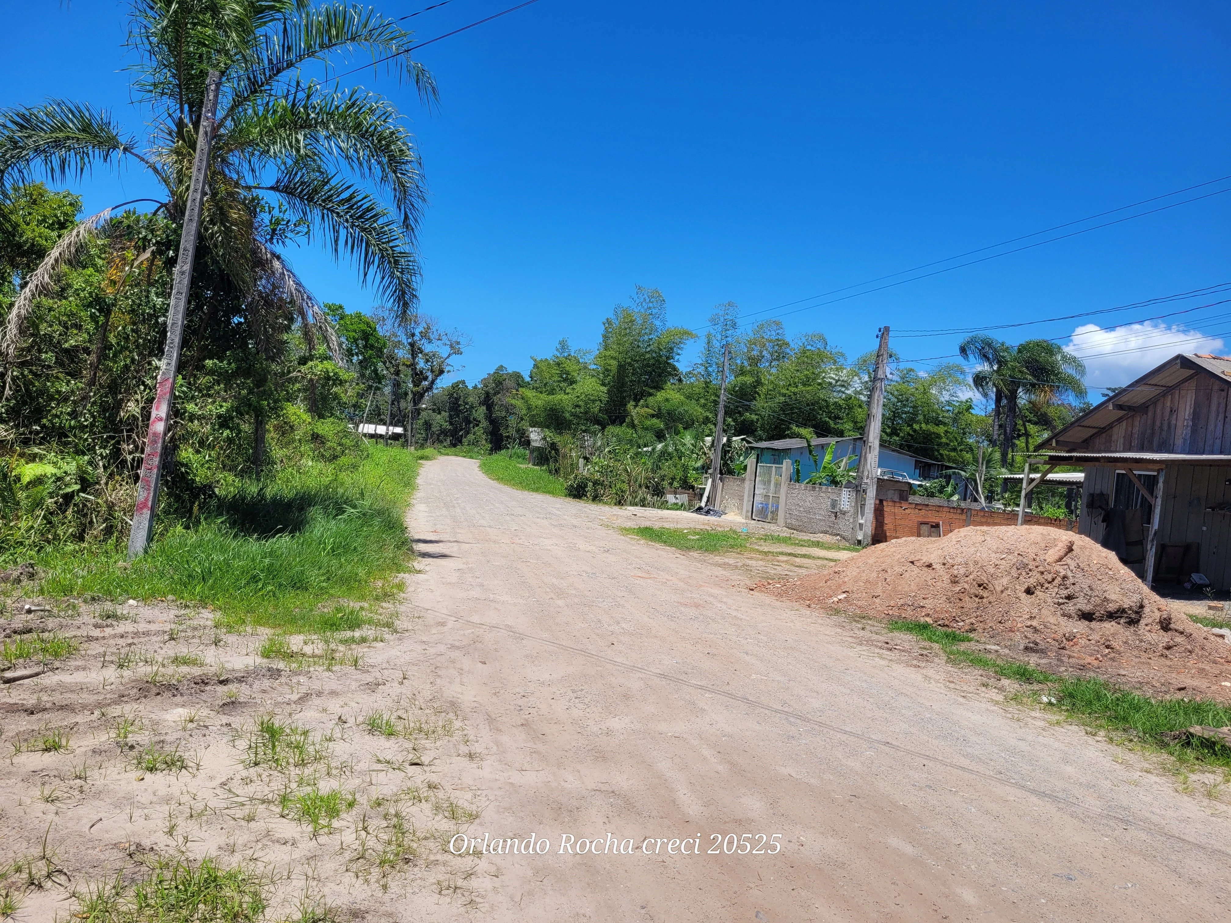Imagem Terreno à Venda, 360 metros em Barra do Saí - Itapoá