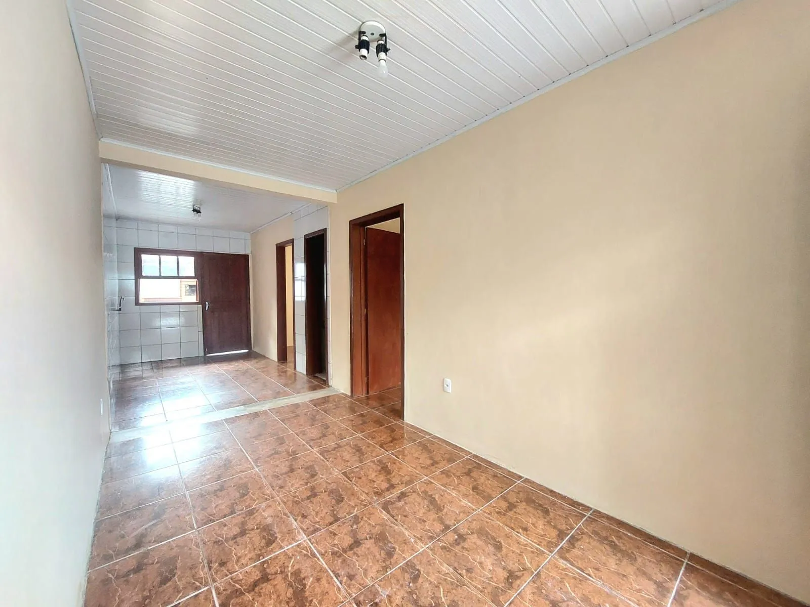 Imagem Casa mobiliada dois dormitórios e vaga no bairro Hipica.