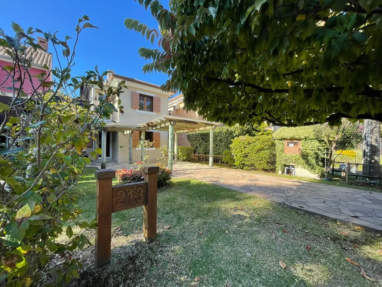 Imagem Casa à venda em Canela, com 3 quartos, 238m2