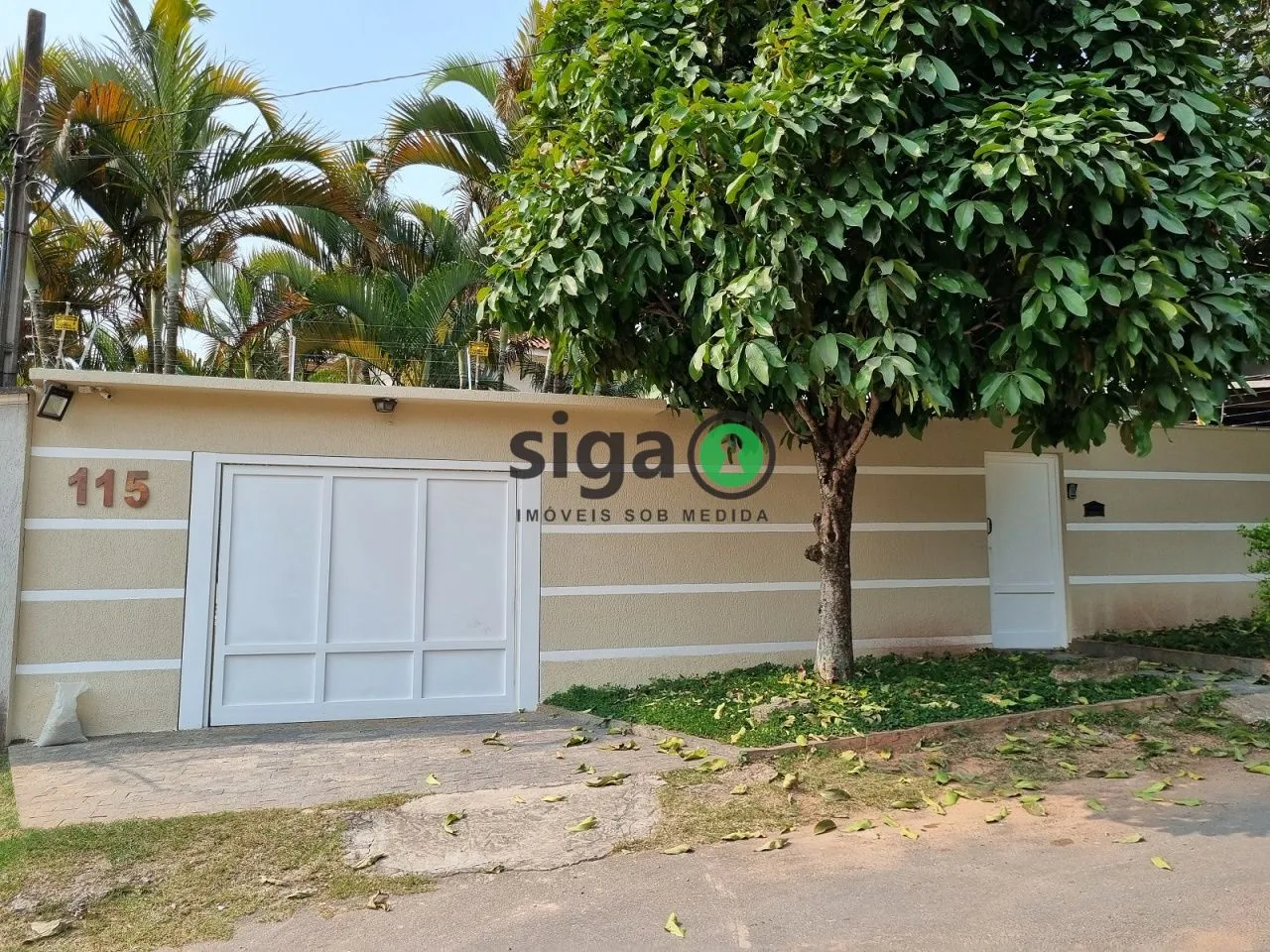 Imagem Casa a venda na Granja Viana com 4 dormitórios