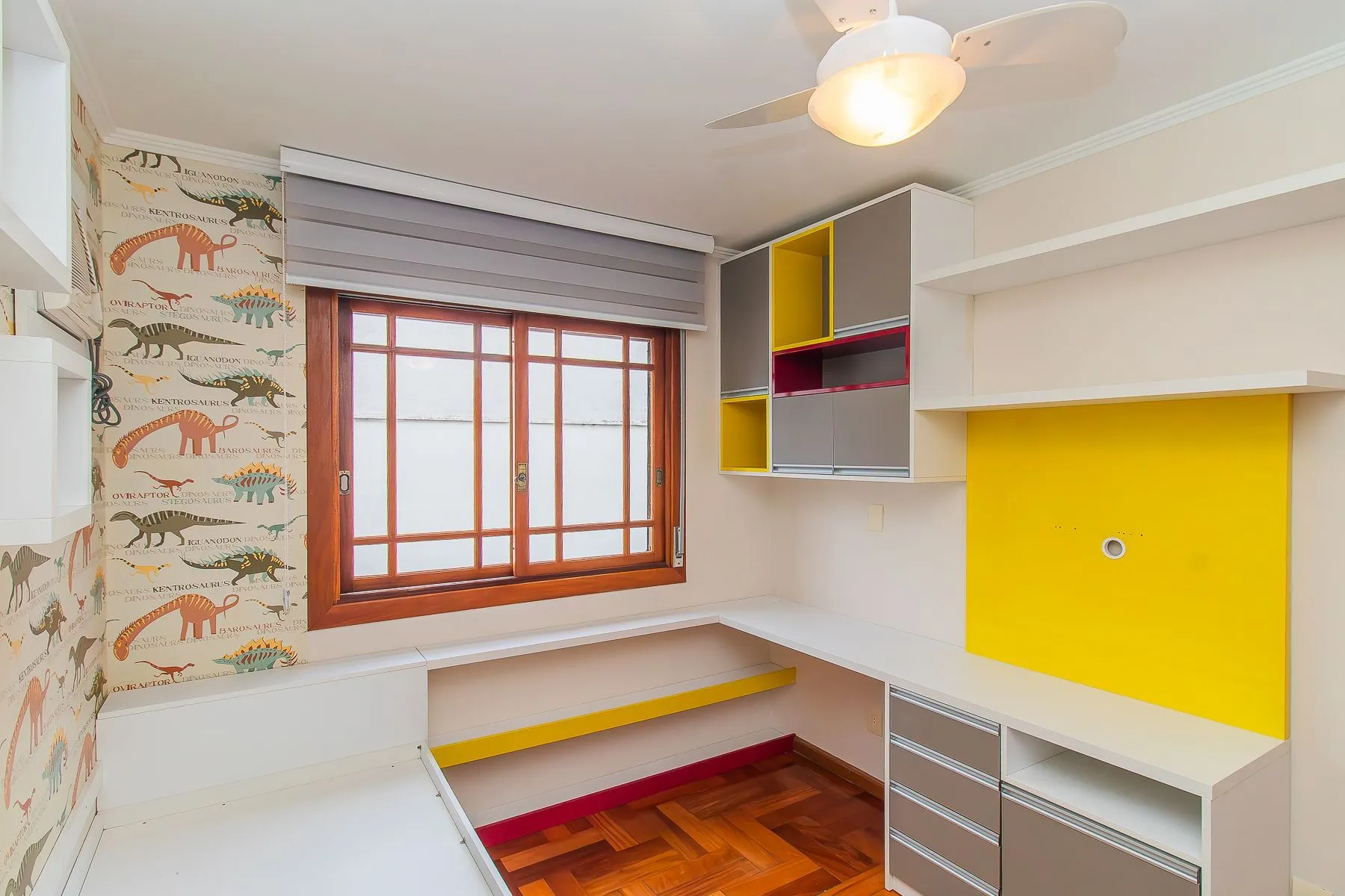 Imagem Apartamento semi mobiliado, impecável, com 126m² privativo.