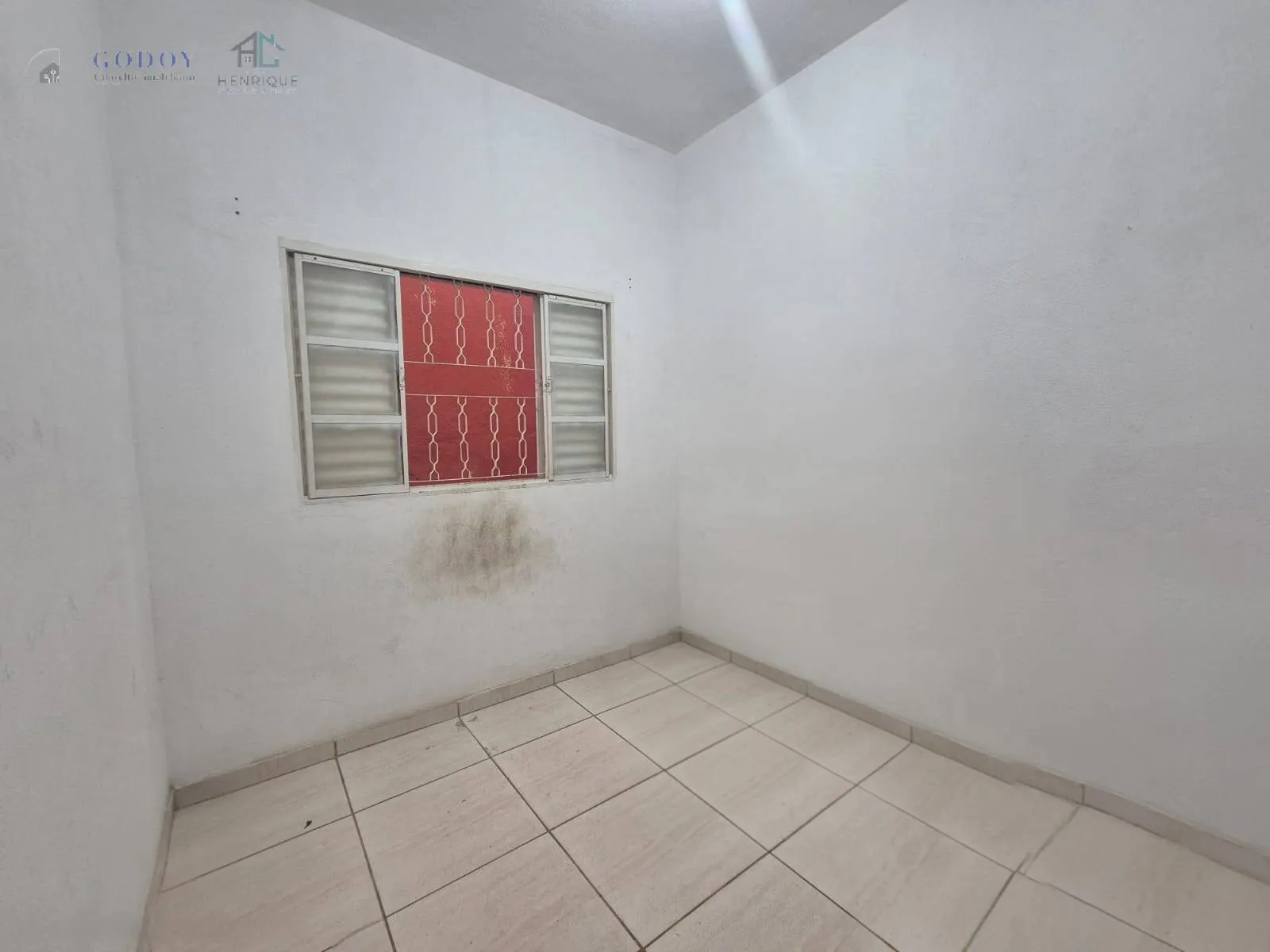 Imagem Casa com 2 Dormitórios e Garagem para 2 Carros