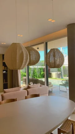 Imagem Casa nova finamente decorada em Condomínio fechado pé na areia 4 suítes localizada na praia do estaleiro Balneário Camboriú.