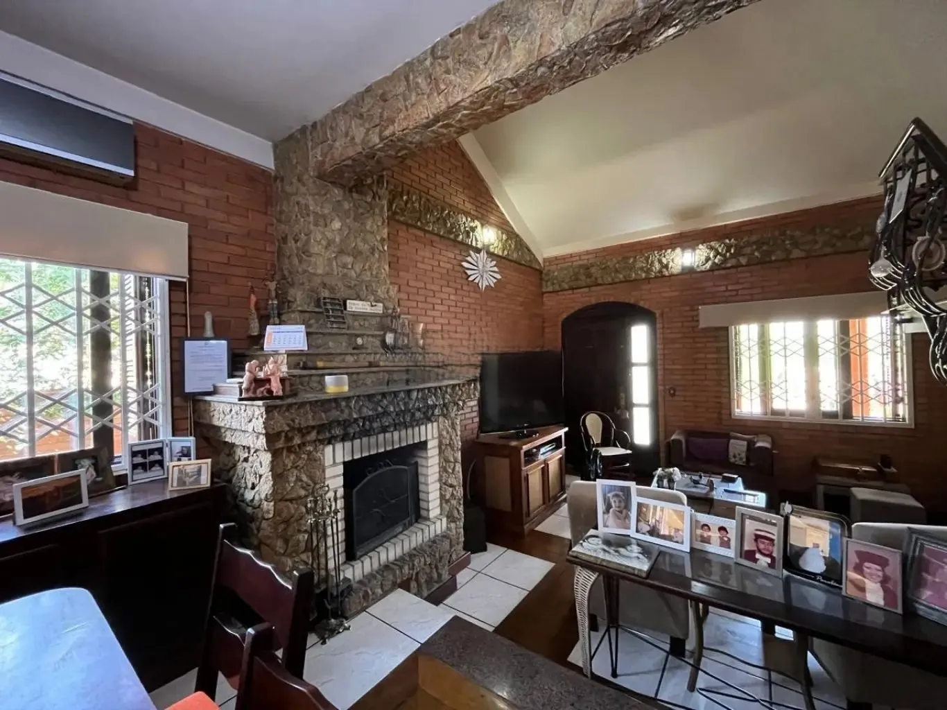 Imagem Casa com 4 quartos e 2 lareiras no bairro Belém Velho