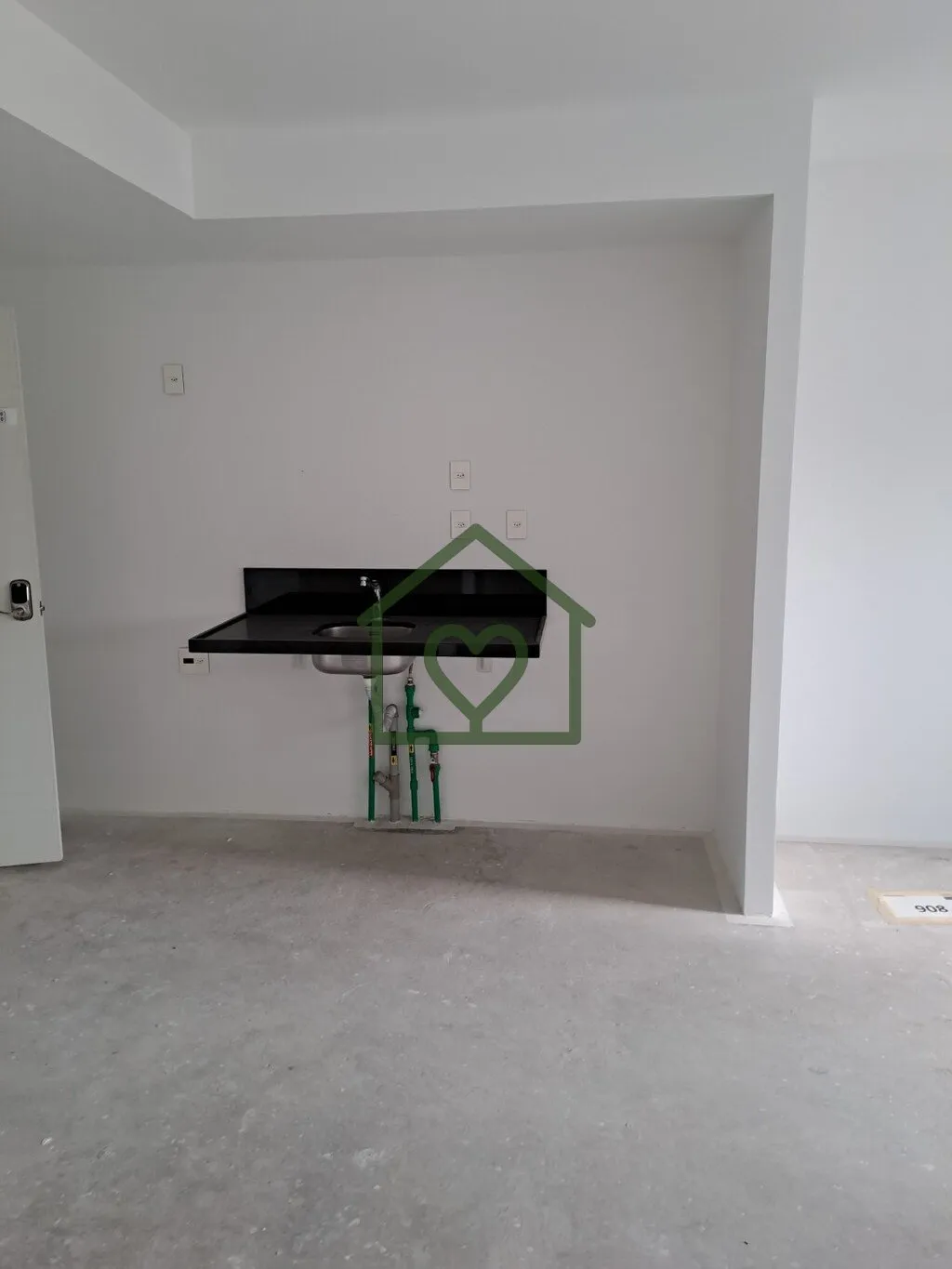 Imagem Studio comzinha e churrasqueira integrada. Possio uma vaga individual. Prédio com infraestrutura co...