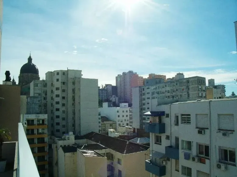 Imagem Apartamento de 01 dormitório em edifício com infraestrutura no Centro de Porto Alegre-RS