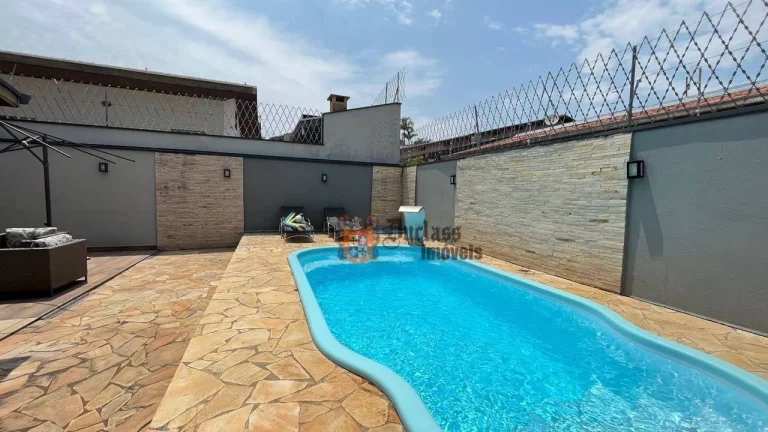Imagem Sobrado com 3 dormitórios à venda, 180 m² por R$ 1.030.000 - Jardim Hípica Pinheiro - Taubaté/SP