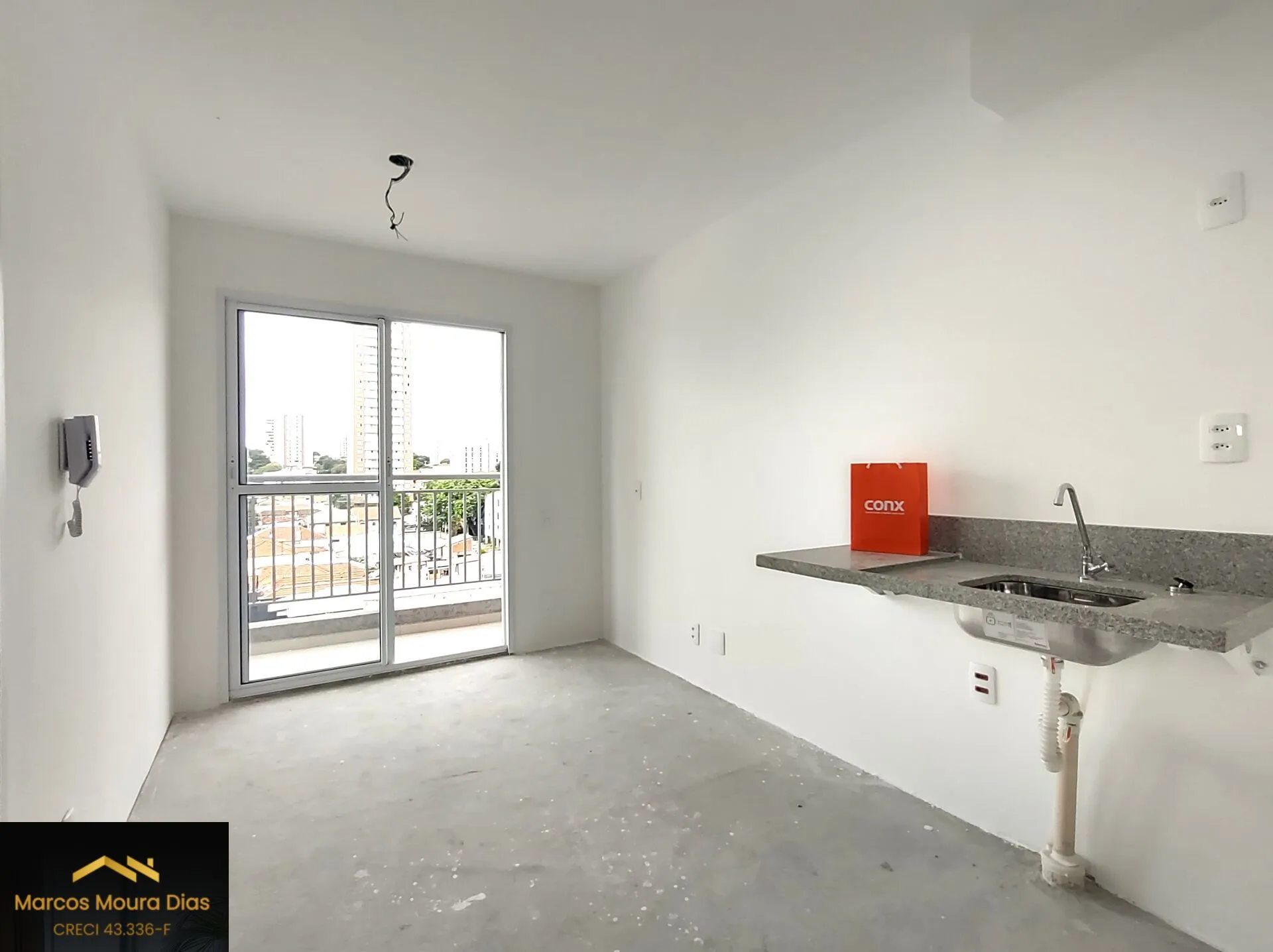 Foto do imóvel Apartamento ( Studio) com 1 Dormitório na Vila Romana, Novo, Vista Livre. Banheiro com Janela