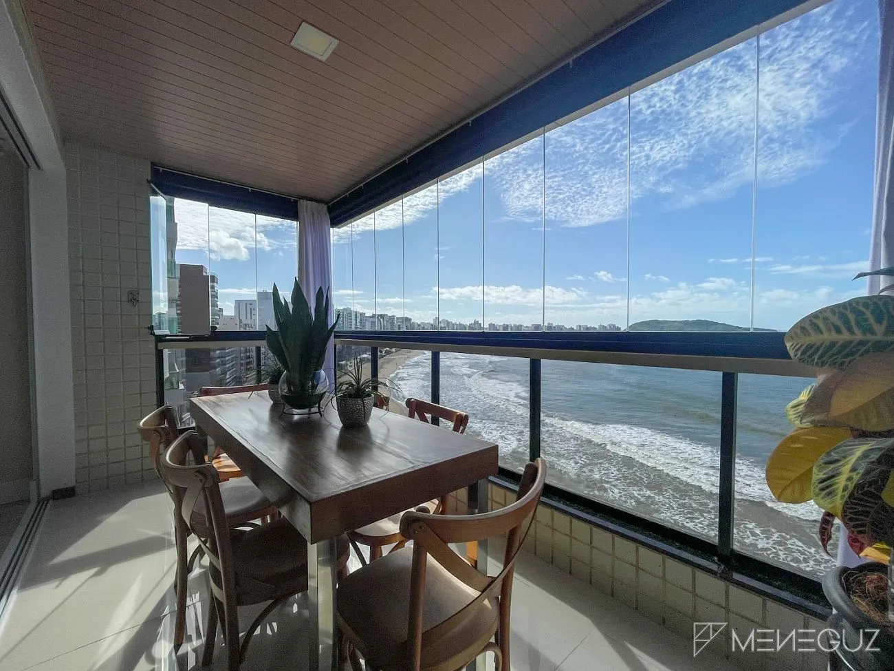Imagem Apartamento de 03 quartos mais DCE completa na praia do morro de frente!