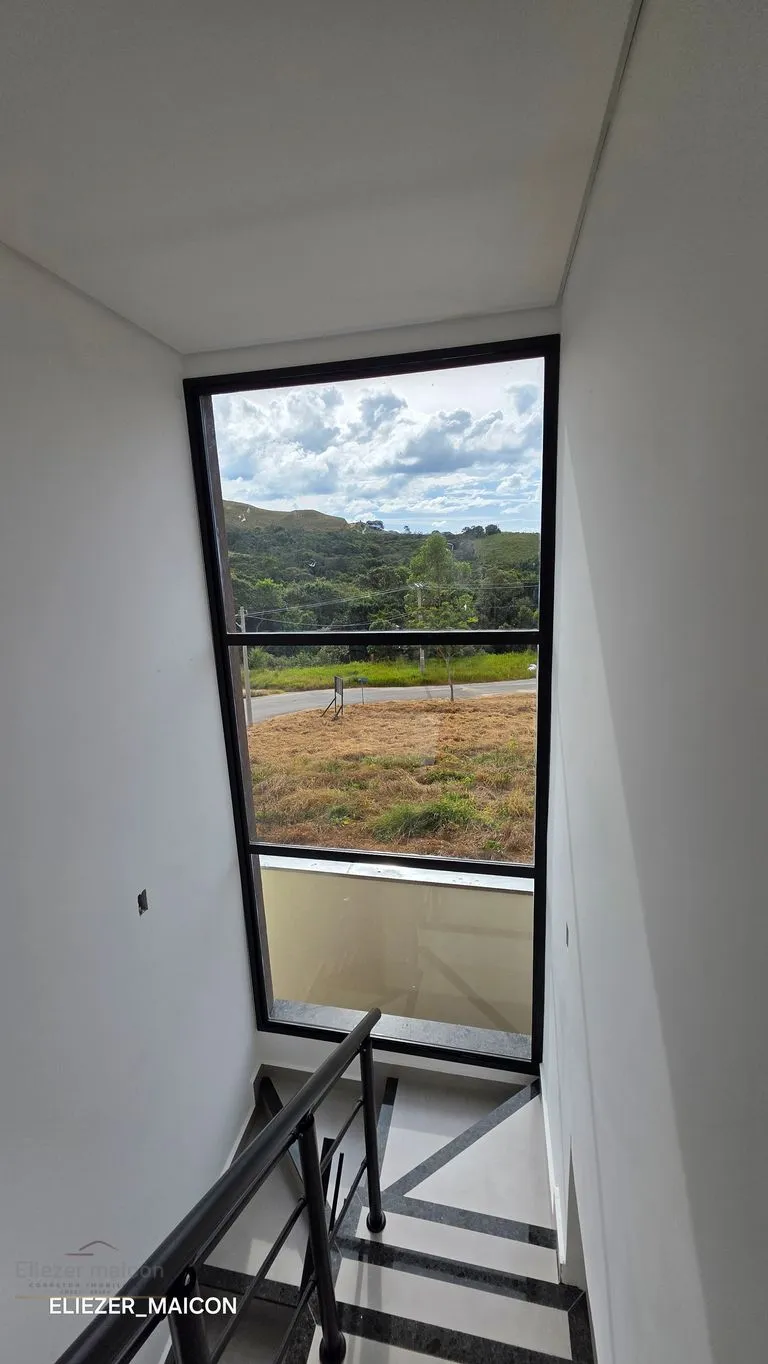 Imagem Sobrado a venda com 3 quartos no bairro jardins de florença Poços de Caldas - MG