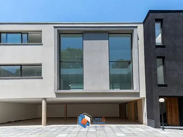 Foto do imóvel Casa em condomínio para venda em Jardim Cordeiro com 4 quartos, sendo 4 suítes, 686m² em Rua José Gambarini
