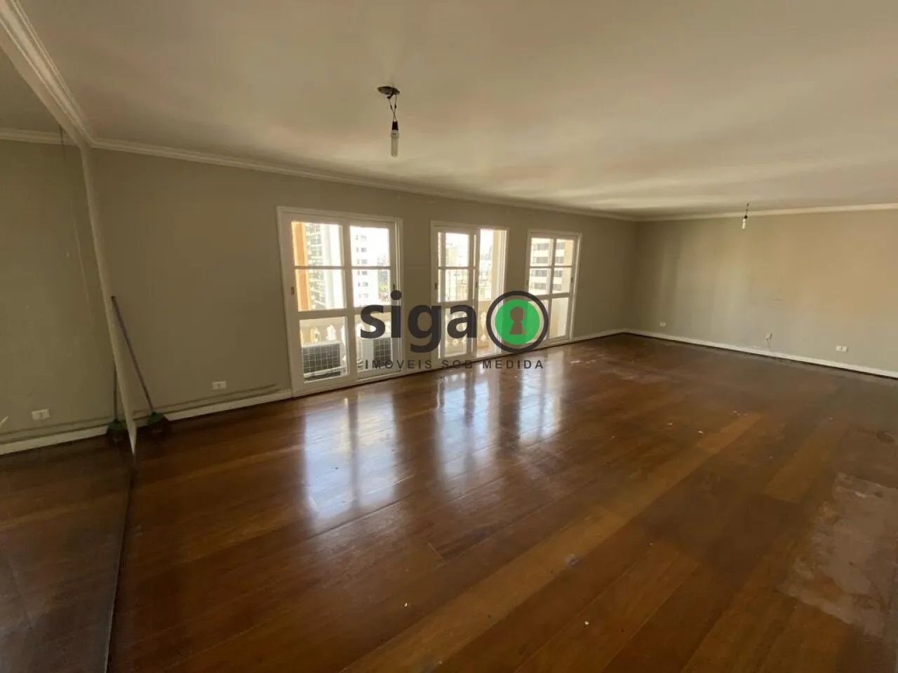 Imagem Apartamento no Jardim Paulista com 167m², 4 quartos, 1 suíte, 2 vagas.