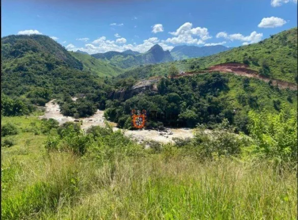 Imagem Fazenda com 10 dormitórios à venda, 1600627 m² por R$ 10.000.000 - São Sebastião do Alto/RJ