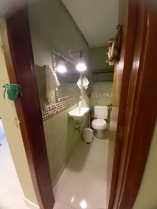 Imagem Casa de 3 Andares com Pátio e Churrasqueira Próxima ao Bourbon Country