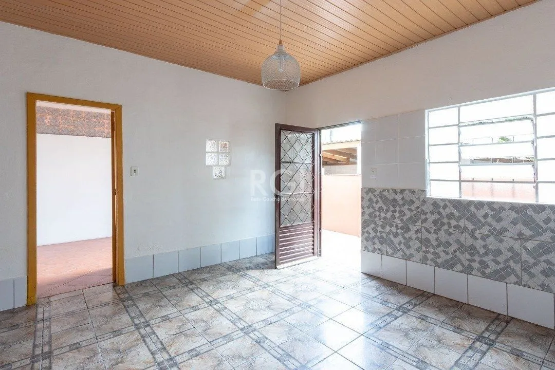 Imagem Casa para Venda - 50m², 2 dormitórios, 1 vaga - Cavalhada
