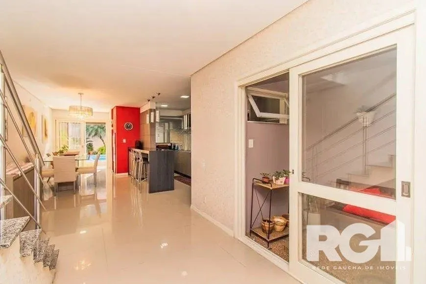 Imagem Casa com piscina, 3 suítes, desocupada, Rua Leite de Castro- Jardim Itu Sabará