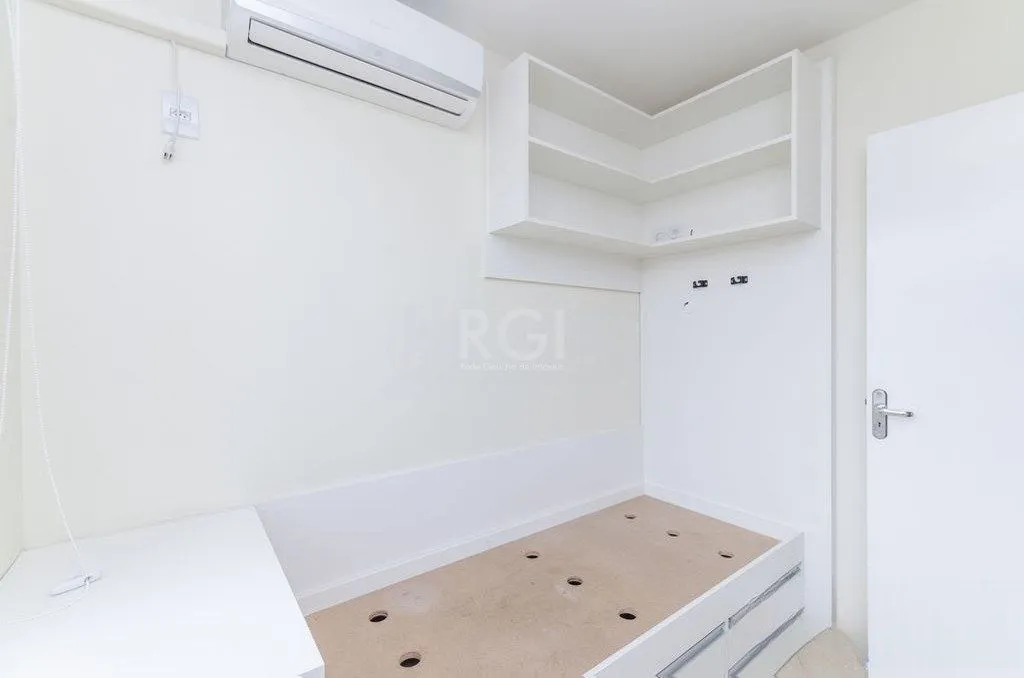 Imagem Cobertura semi mobiliada com 2 dormitórios, terraço com churrasqueira e 1 vaga de garagem no bairro Santo Antonio