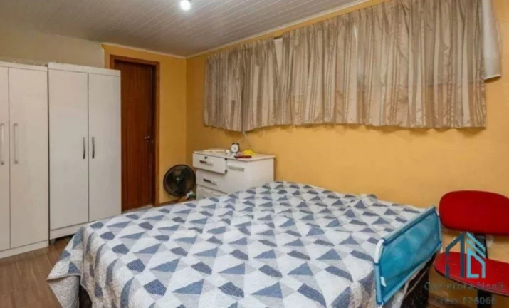 Imagem Sobrado em condomínio, 04 quartos c/suíte no Xaxim em Curitiba PR