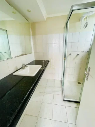 Imagem Apartamento amplo e bem localizado com quatro quartos e varanda a venda no Itaigara