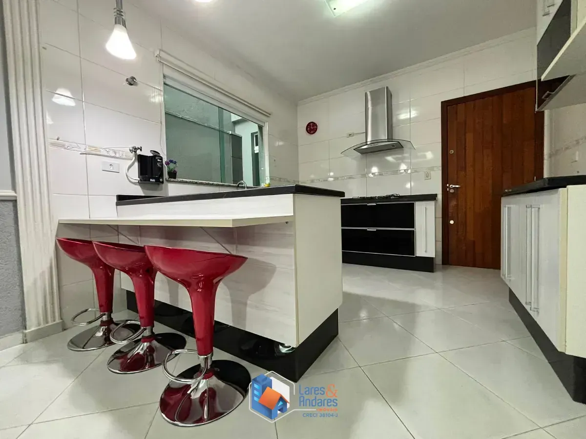 Imagem Sobrado para venda em Jardim Mangalot com 3 quartos, sendo 1 suíte, 193m²