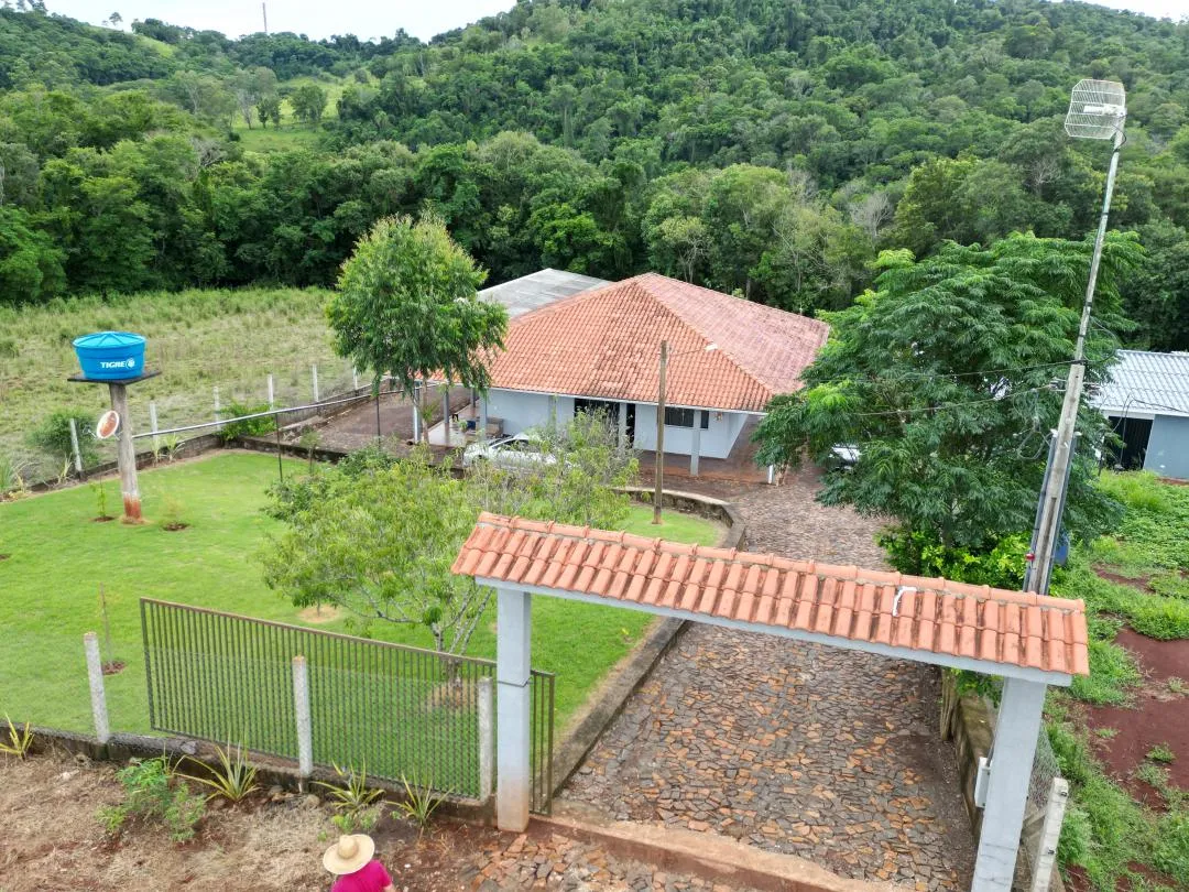Imagem Casa mobiliada frente para água com churrasqueira e pomar em Boa Vista da Aparecida