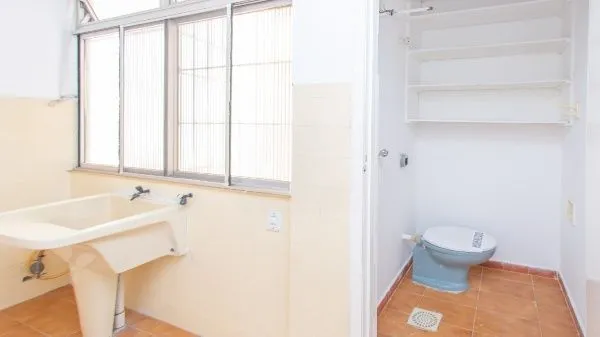 Imagem Vende-se apartamento com 3 quartos (1 suíte), 97 m² e 1 vaga - Bom Fim