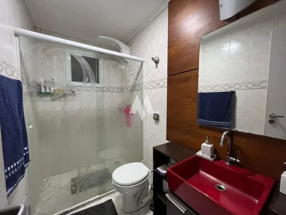 Imagem Casa sobreposta baixa vendida com porteira fechada, com piscina e churrasqueira