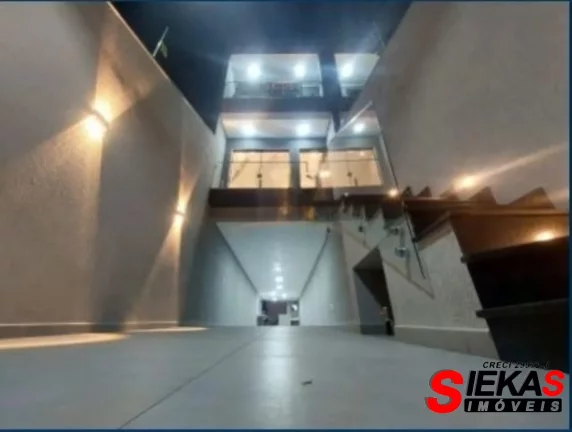 Espetacular casa à venda na Penha de França, São Paulo-SP: 3 quartos, 3 suítes, 4 banheiros, 5 vagas, 210m²!