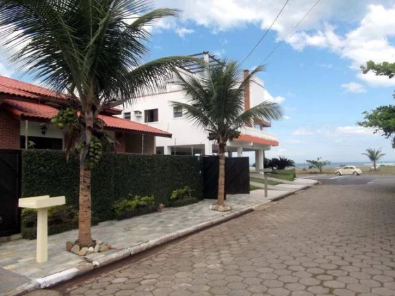 Imagem CASA COM PISCINA PERTINHO DA PRAIA