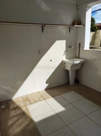 Imagem Casa com 2 dormitórios para alugar, 80 m² por R$ 3.200,00/mês - Jardim das Indústrias - São José dos Campos/SP