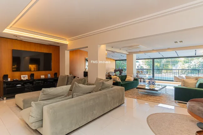 Imagem Apartamento de Alto Padrão de 3 suítes em Moema com 330m² e 4 vagas de garagem.