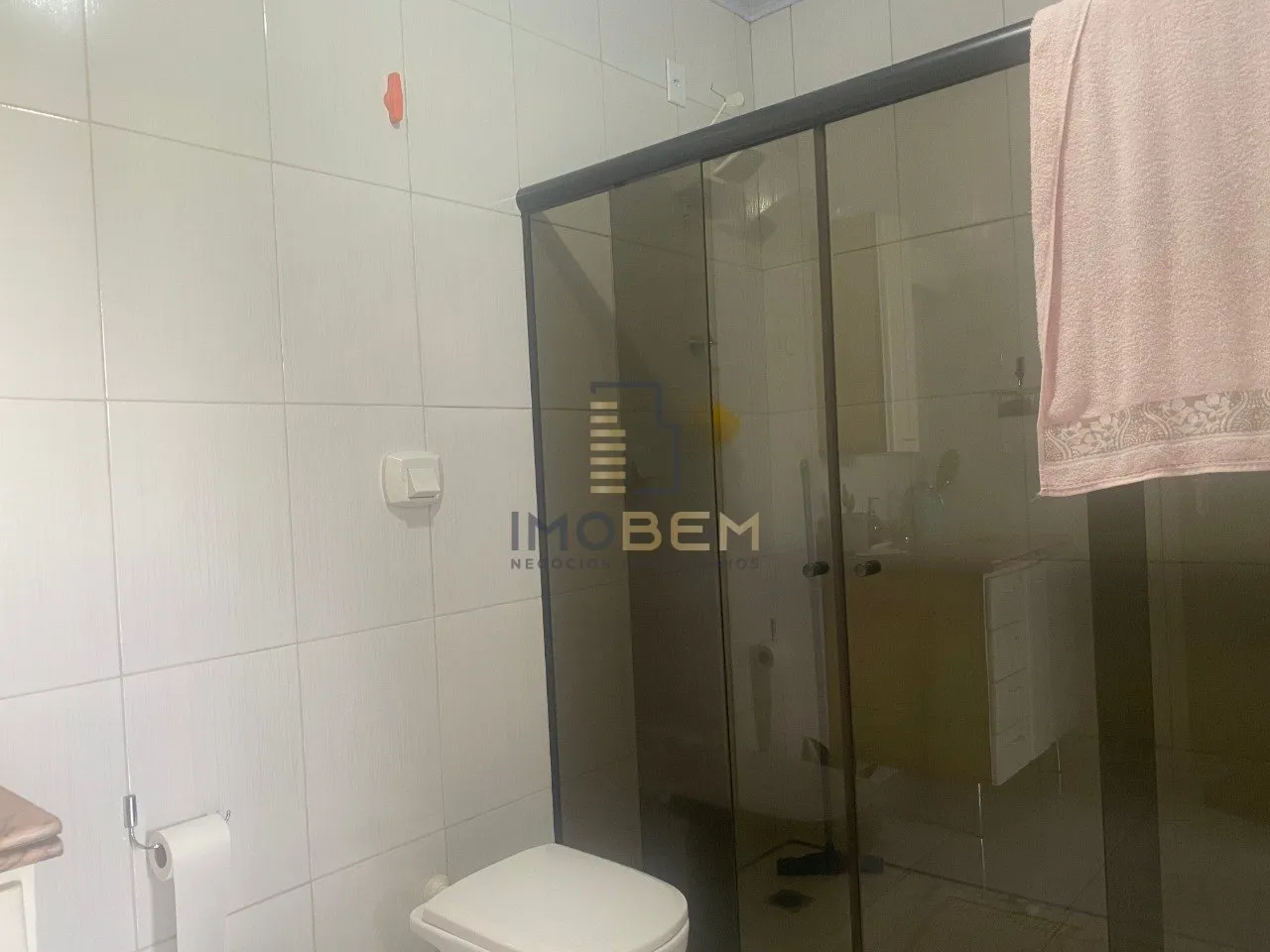 Imagem Encantadora casa à venda no Setor Residencial Sul em Sinop.

Com 180 m² de área total, esta resid...