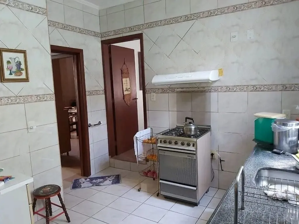 Imagem Casa com 4 dormitórios no bairro Passo da Areia