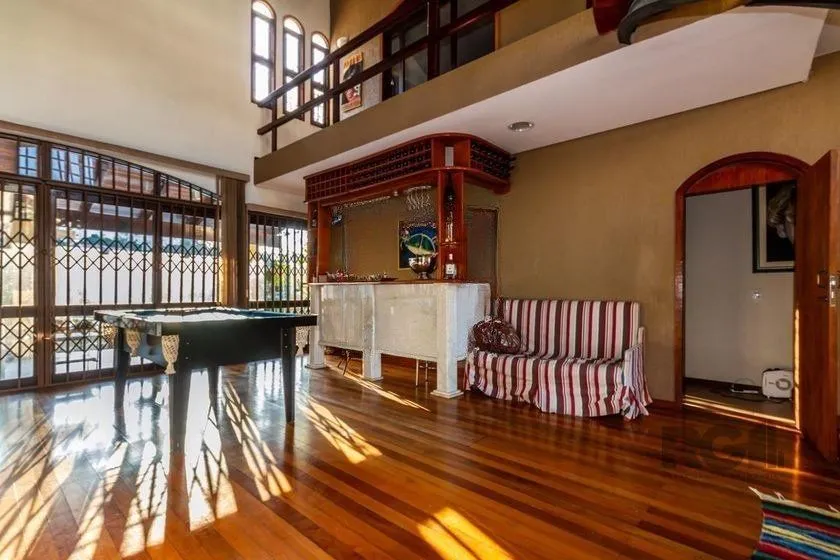 Imagem Casa 303m² - 4 dormitórios, 2 vagas no bairro Santo Antônio