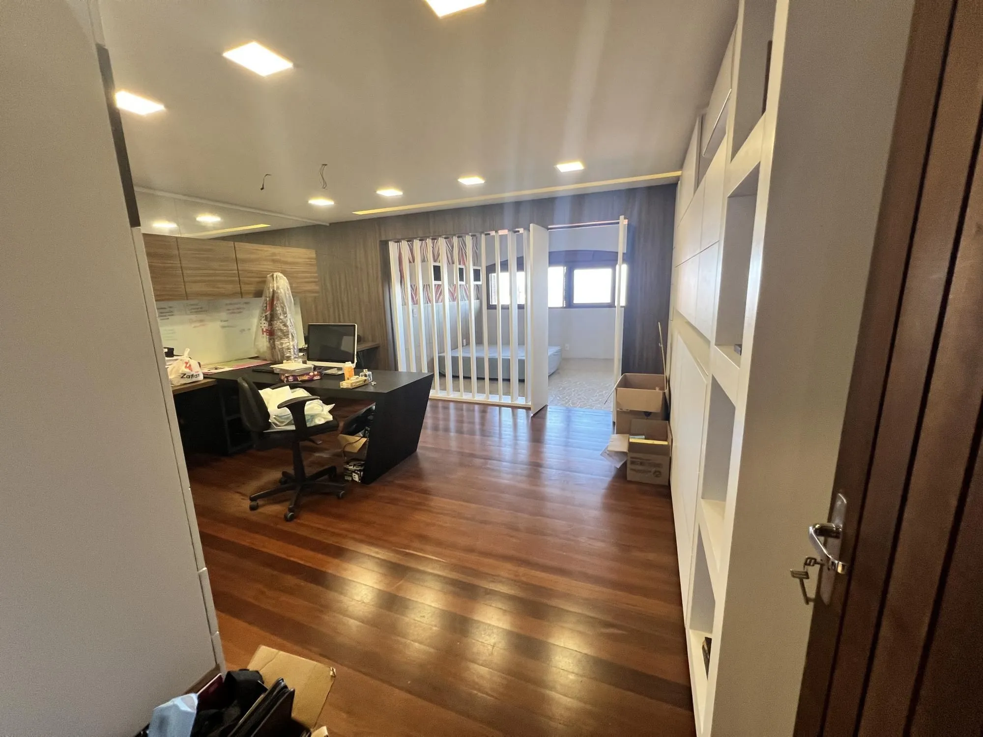 Imagem Belíssima casa no Bairro Tristeza com 645m²