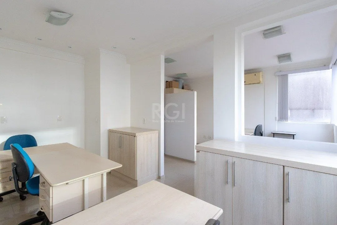 Imagem Conjunto/Sala para Venda - 42.6m², 0 dormitórios, 1 vaga - Praia de Belas